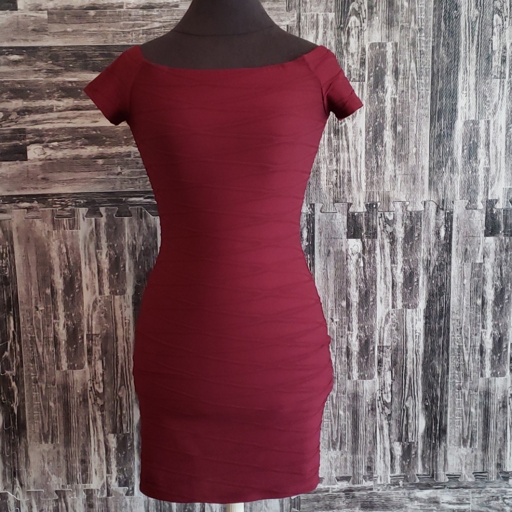 Guess size Small Body con Fitted dress EUC